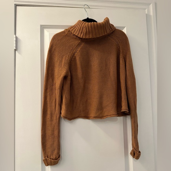 Cropped Turtleneck Sweater Size M - Picture 2 of 2